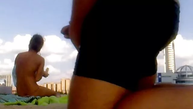 פורנו ללא רישום  אורגזמה ג ' ינג ' ית רזה על פין שעבה מאוד על ידי החבר שלה. פורונו ישראלי