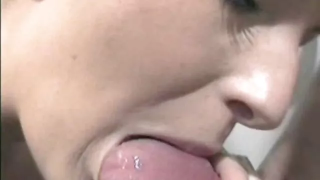 פורנו ללא רישום  גבר סרטי סקס ישראלי לצפיה ישירה חינם בר מזל מושך את הזין שלו שתי בחורה שמלאה בתשוקה מול המצלמה