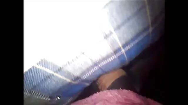 פורנו ללא רישום  Cumshot בפי הטבעת של בחורה רוסית על שולחן פורנן ישראלי המטבח