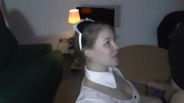 פורנו ללא רישום  נהג מונית חרמן ומזיין בחור במושב האחורי של המכונית כוכבת פורנו ישראלית
