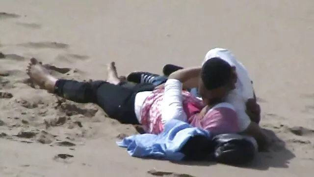 פורנו ללא רישום  גנגסטר מקועקע שם תלמידים סקס ישראלי בוואטסאפ על רכיכה ופגע בנרתיק שלה