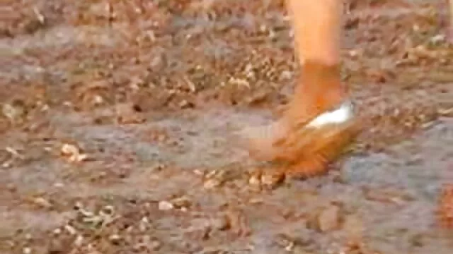 פורנו ללא רישום  המכוניות נתקעו בתנועה, אבל כוכבות פורנו ישראליות גברים לא משתעממים, הם מזיינים את הבחורה הזאת.