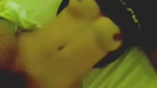 פורנו ללא רישום  גבר יורק החוצה פרה צעירה מבצבצת פורנו ישראלי 2018 מתא המטען של המכונית